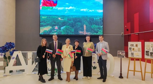 В торжественном мероприятии ко Дню единения народов Беларуси и России приняли участие работники ОАО «Светлогорский ЦКК»